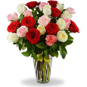 Florero con 24 rosas combinadas en tono blanco, rosa y rojo