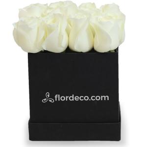 Caja con 16 rosas blancas