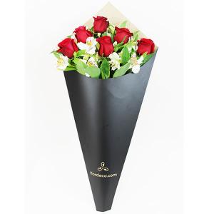 Bouquet con 6 rosas rojas y alstromerias