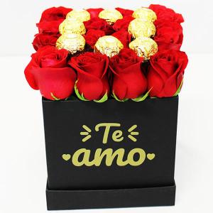 Caja con 16 rosas roja Te amo y Ferreros