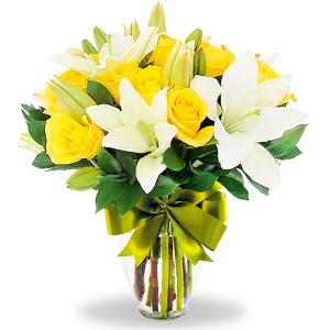 Florero con lilis blancos y 12 rosas amarilla