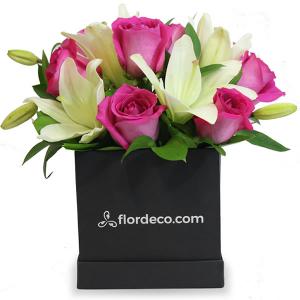 Caja con 12 rosas fiusha y lilis