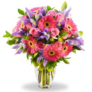 Florero con iris, gerberas y rosas rosa