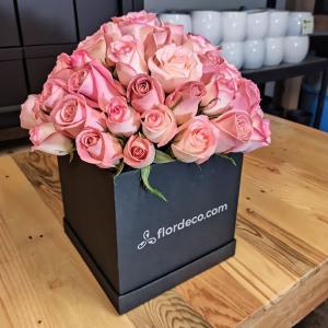 Caja con 50 rosas rosa