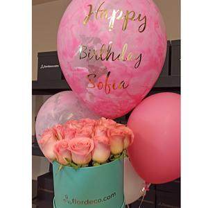 Combo caja con 24 rosas y bouquet de globos personalizado