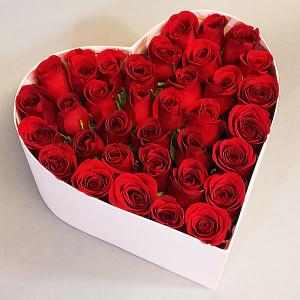 Caja corazon con rosas rojas