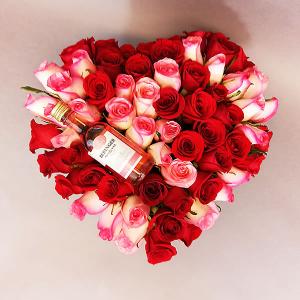 Corazon love con rosas y vino