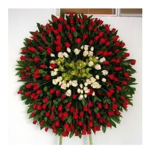 Corona con orquideas cymbidum y rosas