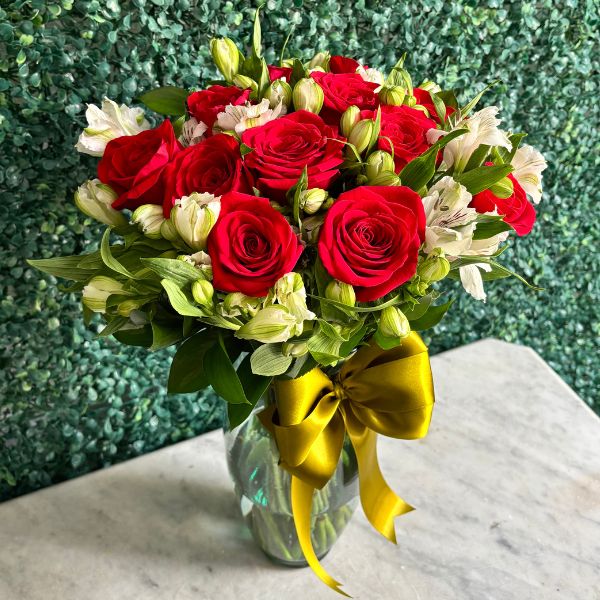 Florero con alstromerias y 12 rosas rojas 3813