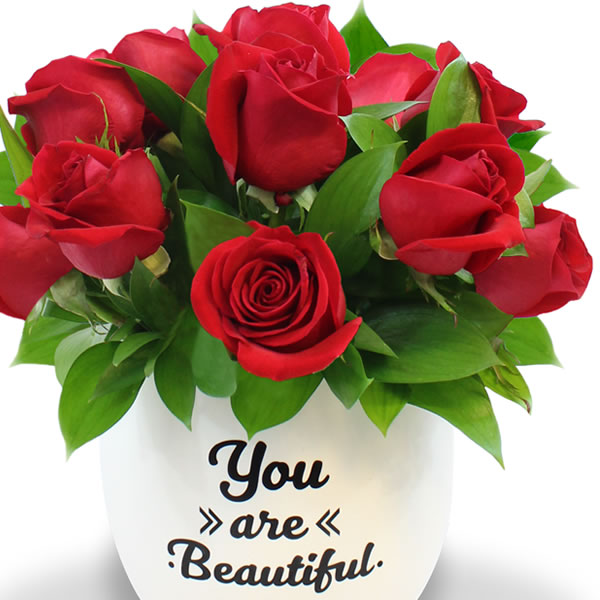 Arreglo de 12 rosas rojas con mensaje You are beautiful 2654