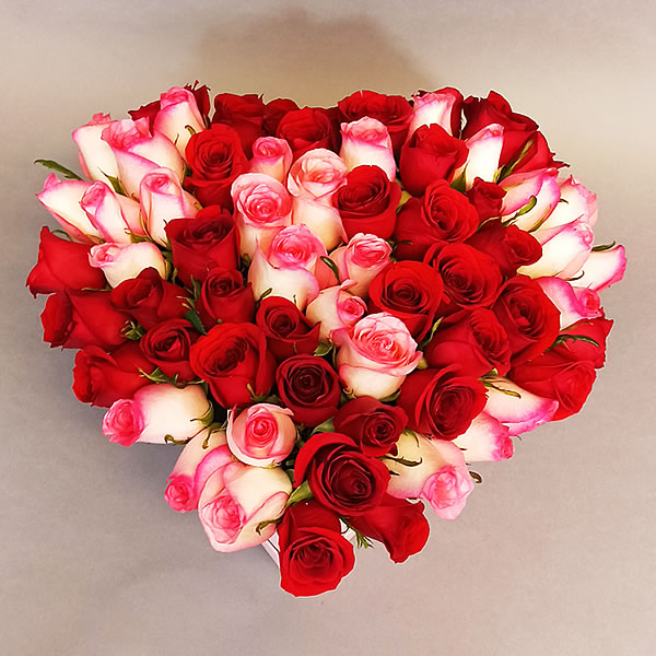 Caja corazon con mensaje love y rosas en dos tonos 3054