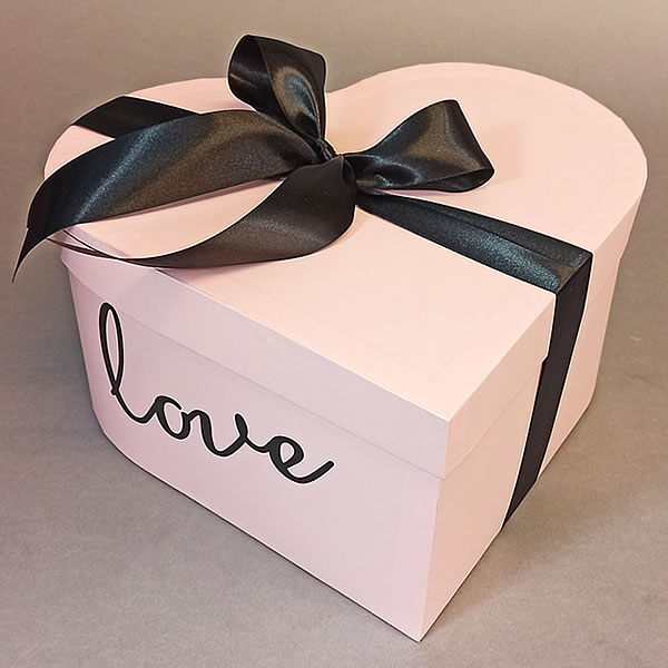 Caja corazon con mensaje love y rosas rosa 3068