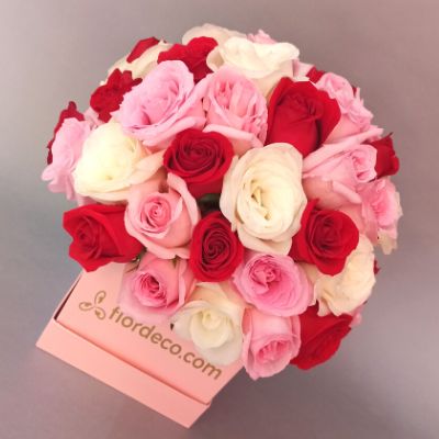 Caja con rosas rojas, rosas y blancas em pave 3238