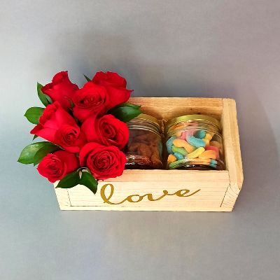 Caja Love con flores and candy 3253