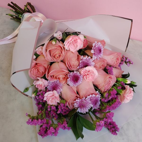 Atado de flores en tonos rosa 3473