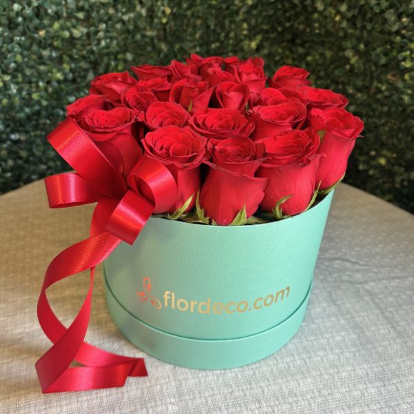 10% DESCUENTO - Caja aqua con rosas rojas 3983