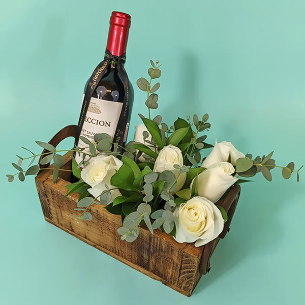 Charola con rosas y vino 3198