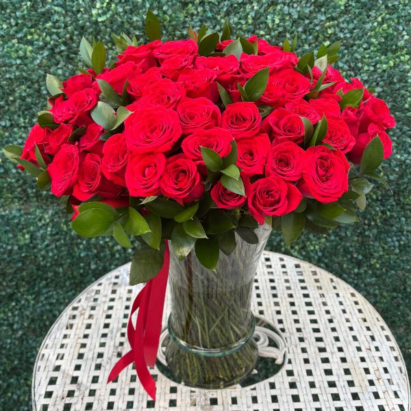 Florero con 100 rosas rojas 3638