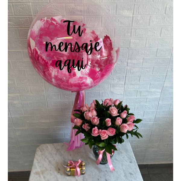Florero de 24 rosas rosa con chocolates y globo burbuja 3771