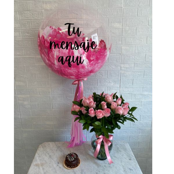 Florero de 24 rosas rosa con pastel y globo burbuja 3768