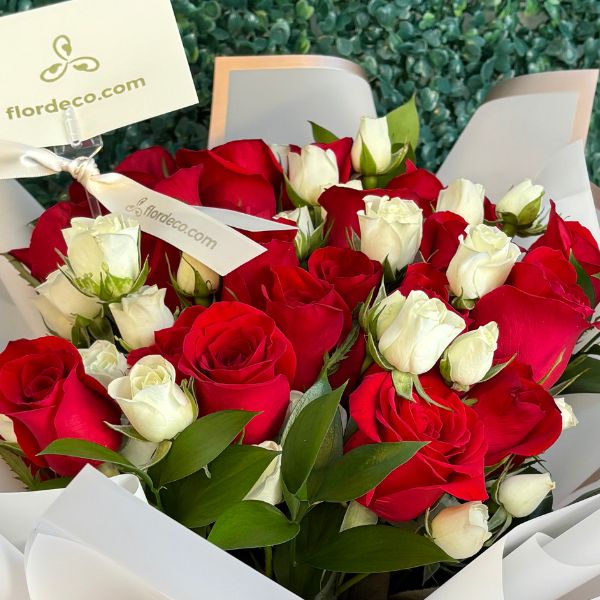 minirosasyrosasrojasenramo 3801