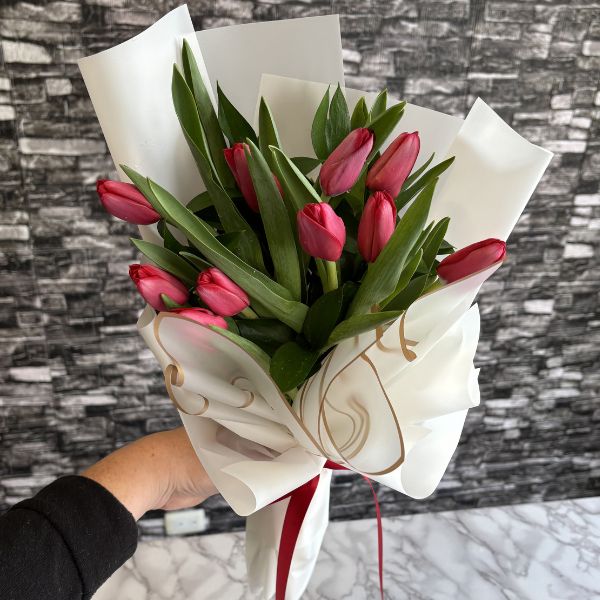 Ramo de tulipanes rojo 3962