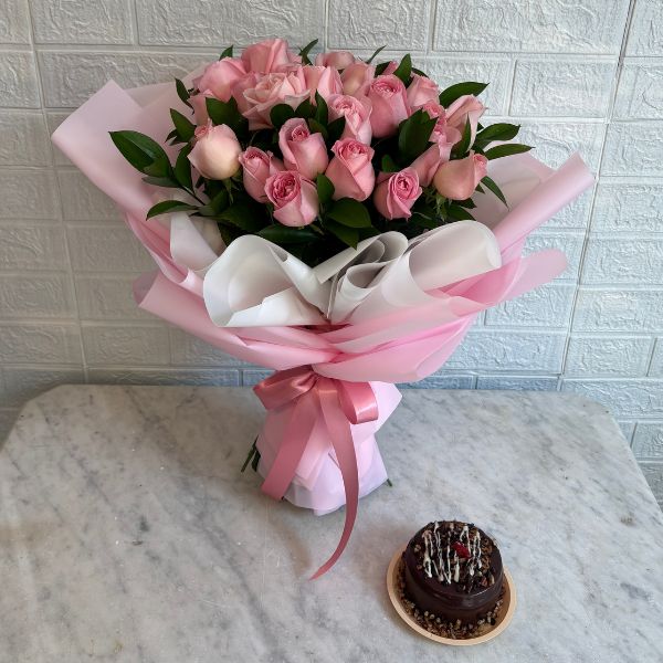 Ramo pink de 24 rosas y pastel 3758